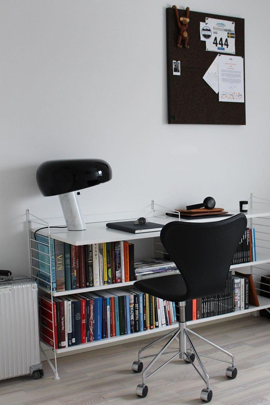 Lámpara de Mesa Snoopy color negro