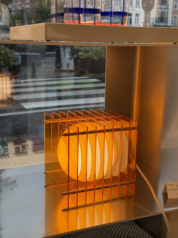(PRE-VENTA) Lámpara de mesa VÓRTEX